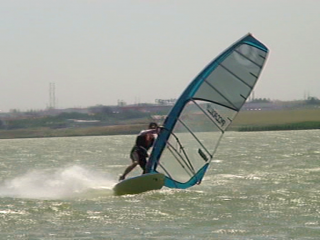 lulu windsurfing jibe